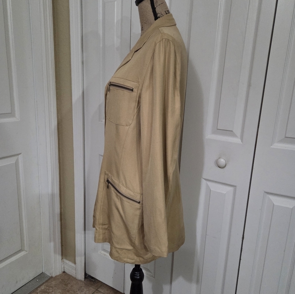 Emanuel Ungaro 100% Silk Tan Blazer with Zipper Pockets Size 8 - Picture 4 of 13